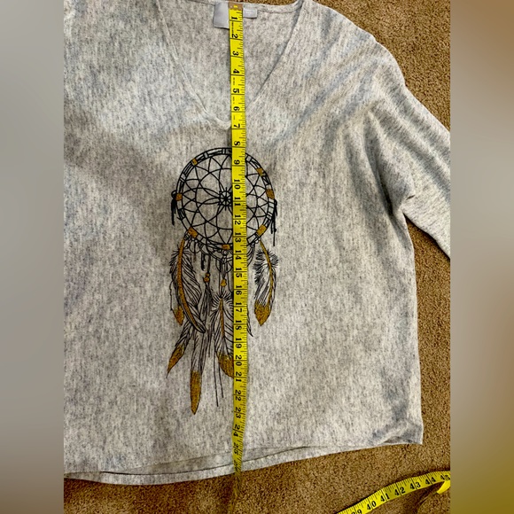 O C Sweater - Picture 7 of 9